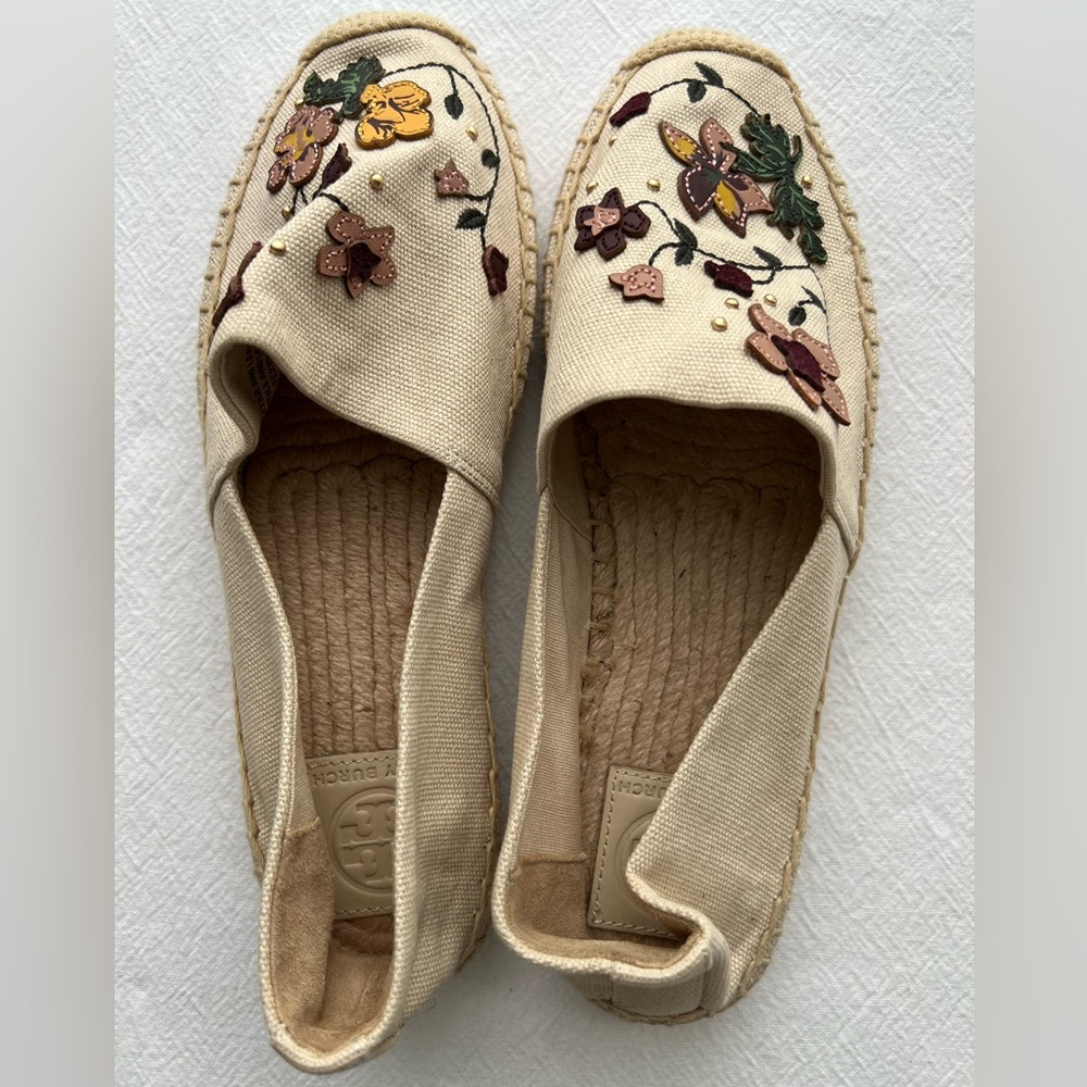 New Tory Burch Espadrilles with embroidered leather flowers Size 6 - Picture 3 of 9